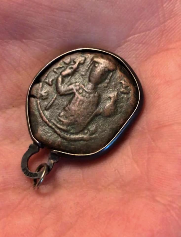 1143 1180 AD Byzantine Emperor Manuel I Komnenos holds cross+ supported by globe left and military standard right Greek Chi Rho X P  for CHRIST b